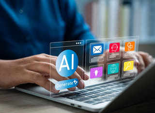 Principiante nel settore crypto che studia i fondamenti della negoziazione automatica basata sull'IA