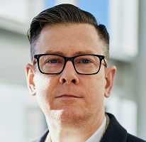 Alexander Hughes, CEO di un'azienda specializzata nel crypto trading, ritratto
